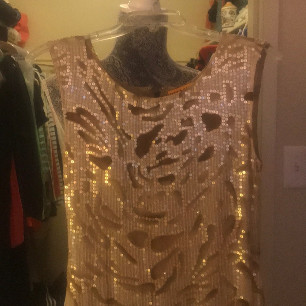 Alice + Olivia Size 0 gold sequin Mini dress - Picture 2 of 5